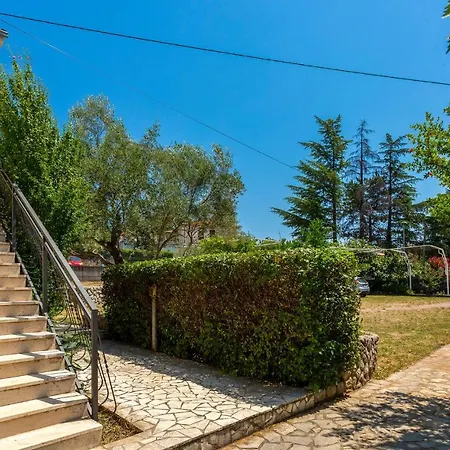 Pet Friendly Apartment In Malinska Apartamento *