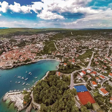 Pet Friendly Apartment In Malinska Apartmán