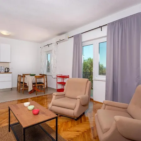 Pet Friendly Apartment In Malinska Apartmán *