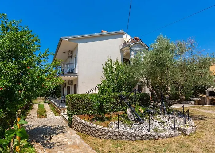 Pet Friendly Apartment In Malinska *