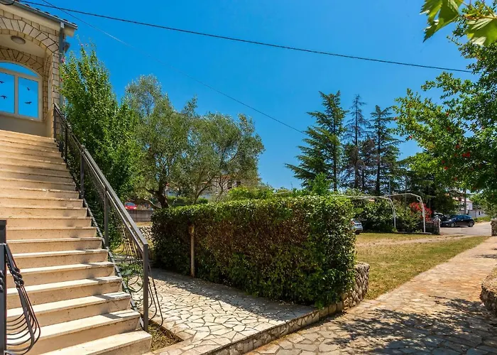 Pet Friendly Apartment In Malinska 公寓 *