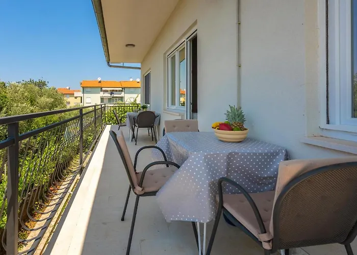 Pet Friendly Apartment In Malinska 马林斯卡