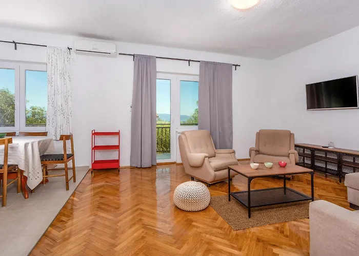 Pet Friendly Apartment In Malinska * 马林斯卡