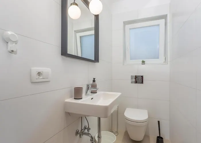 Pet Friendly Apartment In Malinska 公寓 *