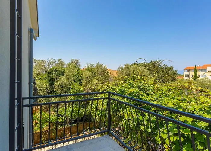 Pet Friendly Apartment In Malinska * マリンスカ