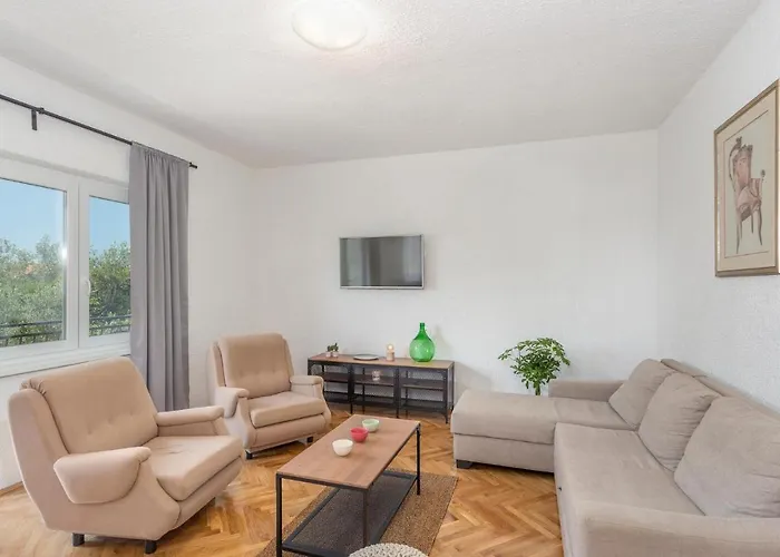 Pet Friendly Apartment In Malinska アパート *