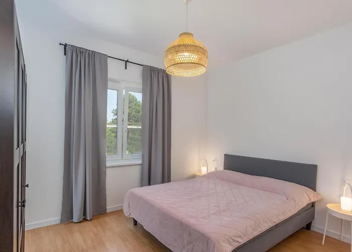 Pet Friendly Apartment In Malinska アパート マリンスカ