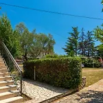 Pet Friendly Apartment In Malinska Apartament *