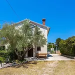 Pet Friendly Apartment In Malinska Apartament